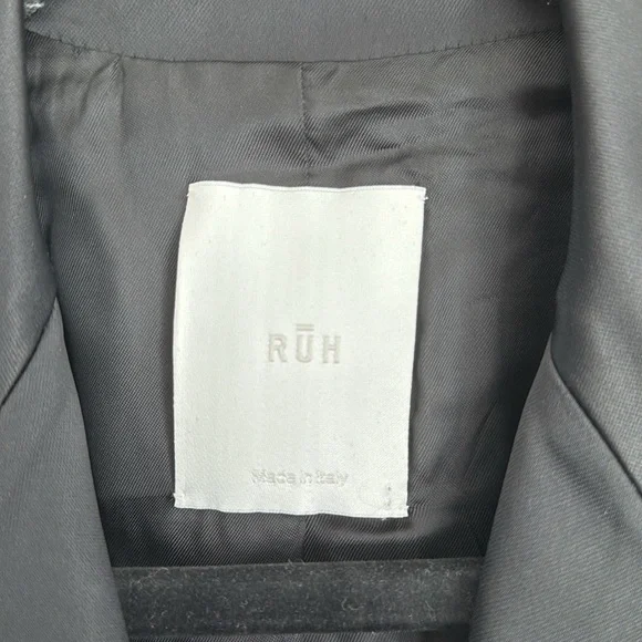 RŪH Button Detailed Cady Blazer - Picture 8 of 8